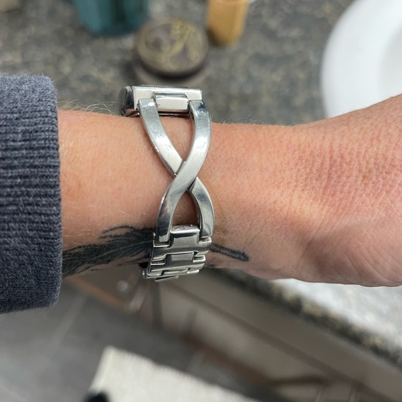 Ladies ROOTS wristwatch - Picture 2 of 3